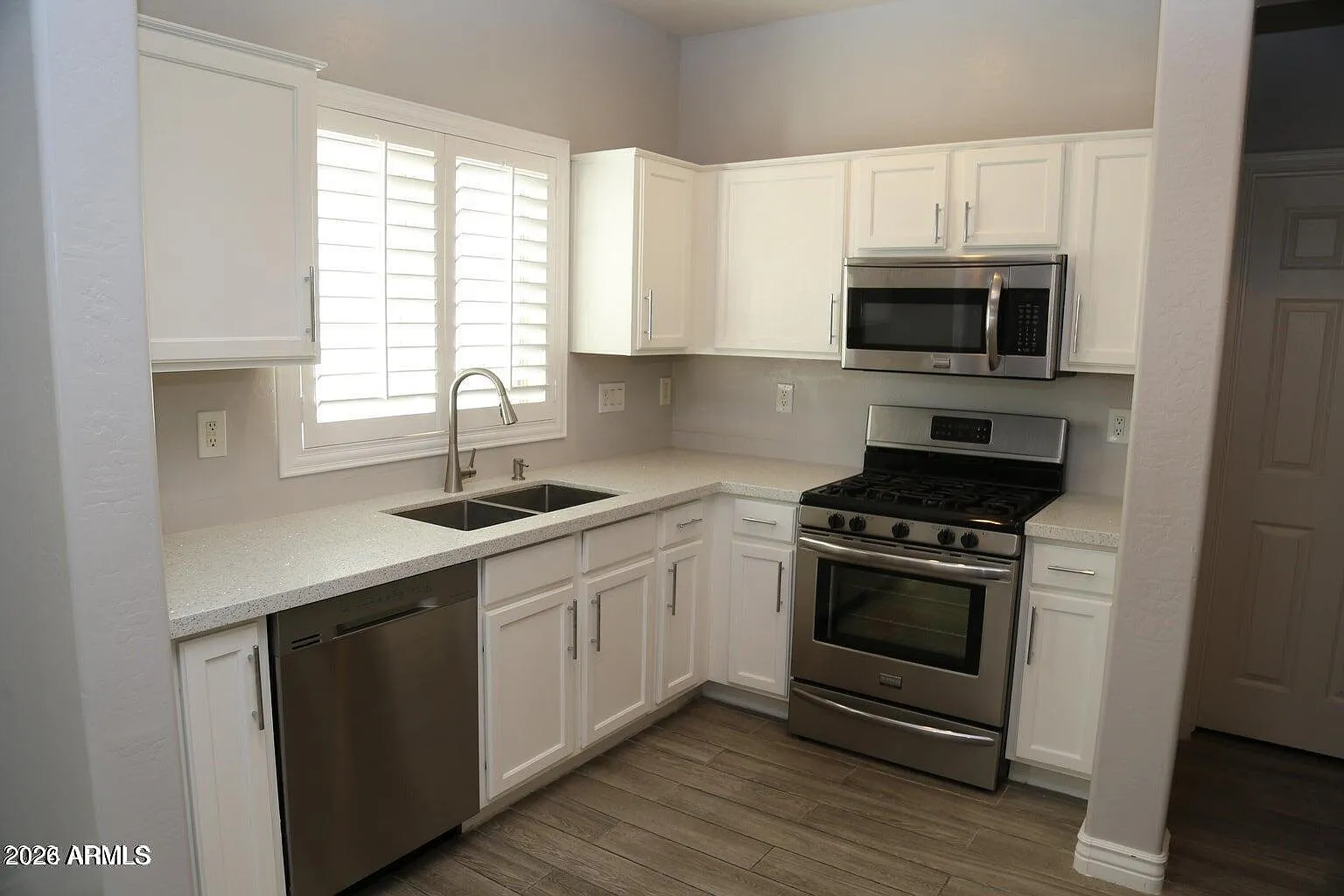 3 bed, 2.5 bath, 1375 sqft, $2,200 — Photo 4