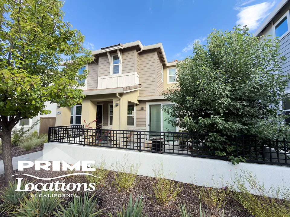 4844 Holden Dr
