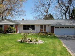2000 Elm Tree Rd, Elm Grove, WI 53122