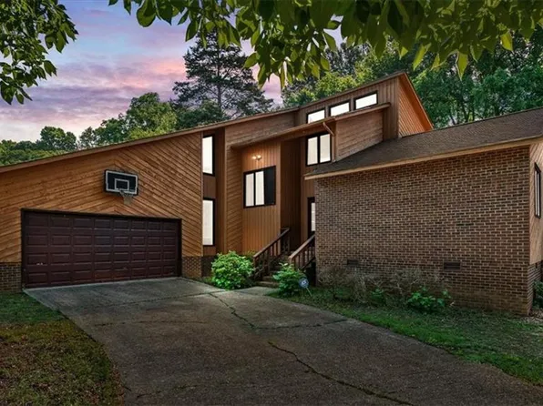 2016 Ledford Rd, Greensboro, NC 27406