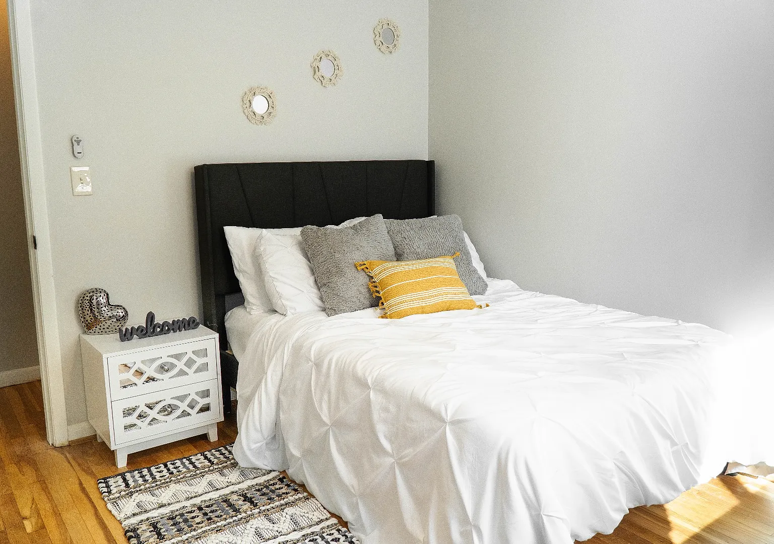6159 Ridge Ave - Unit 2 — Photo 3