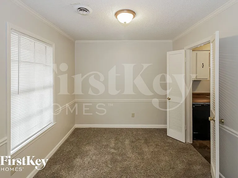 6861 Valley Park Dr — Photo 5