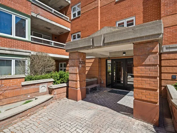 320 Crichton St N #301, Ottawa, ON K1M 1W5