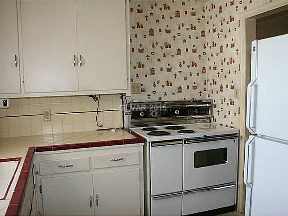 4th image of 1715 S Lewis Ave