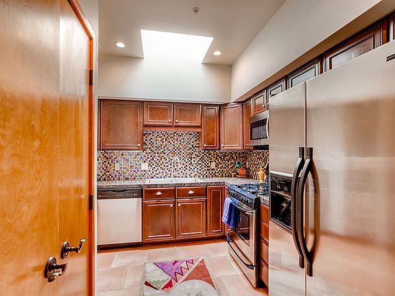 5th image of 2100 Calle De La Vuelta #D