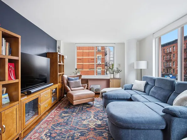 393 W 49th St APT 2G, New York, NY 10019