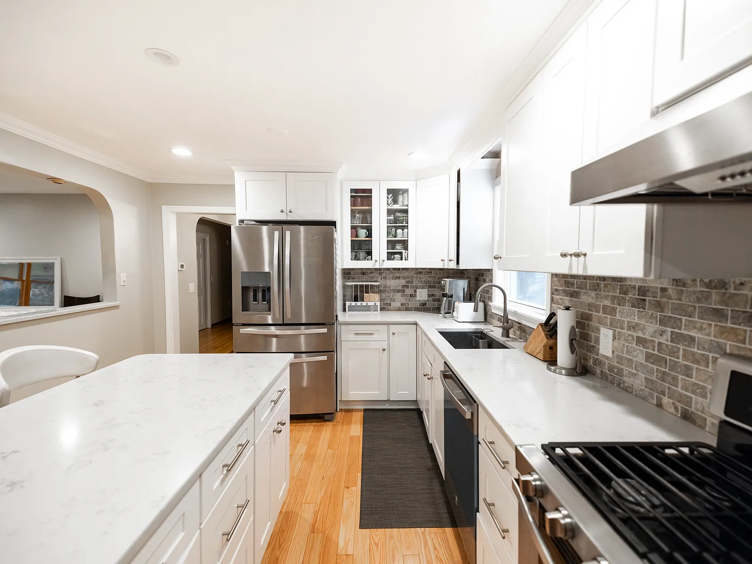 5 bed, 2550 sqft, $4,300 — Photo 4