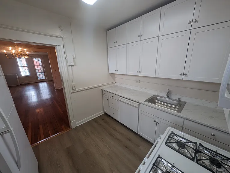 7 N Arthur Ashe Blvd #10 — Photo 17