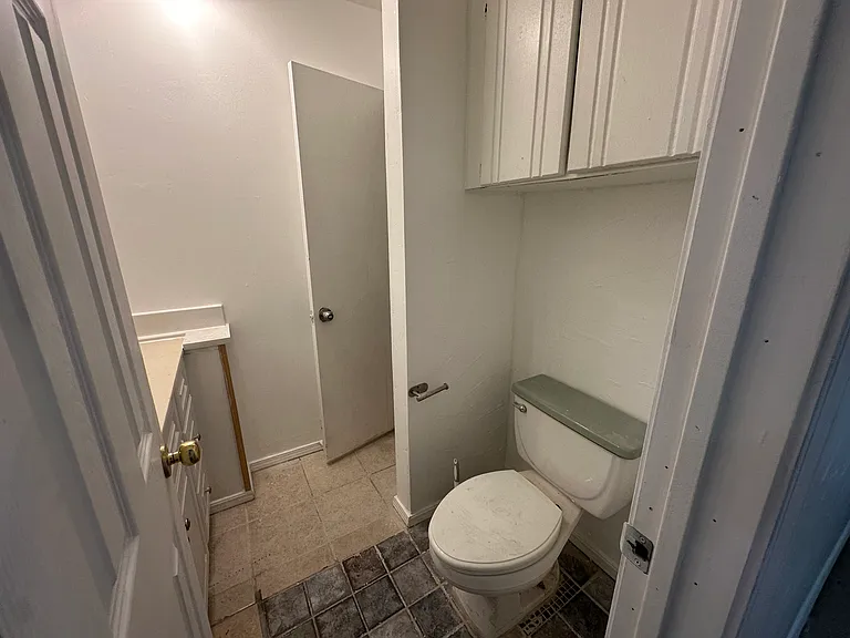 7833 S Harvard Ave — Photo 32