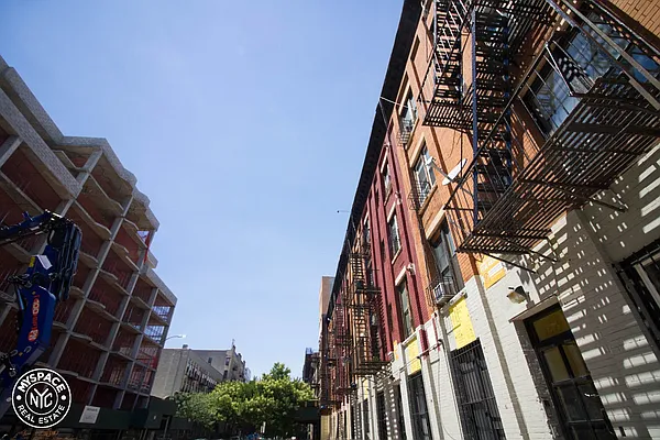 Rented by MySpaceNYC | media 9