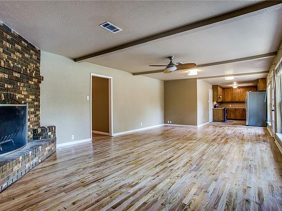 5th image of 613 Clebud Dr