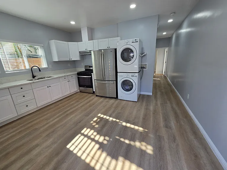 1715 W 64th St #1/4 — Photo 1