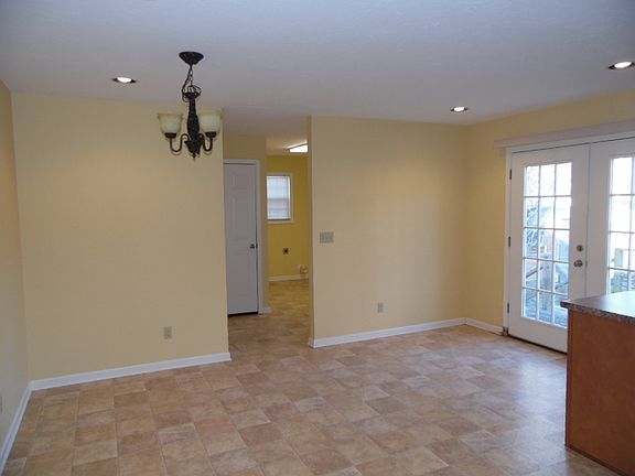 3rd image of 510 Fonville St