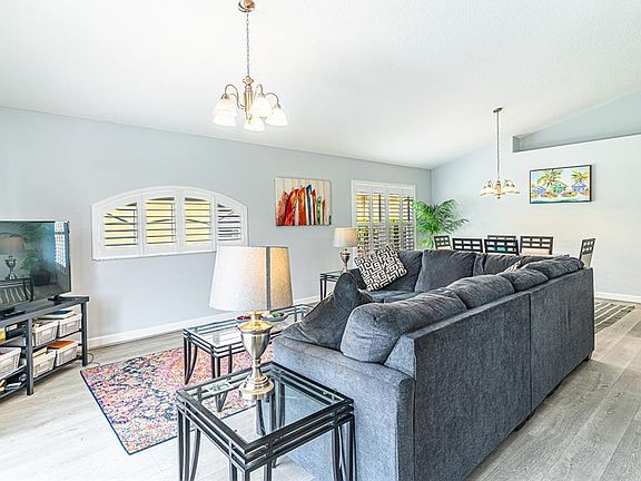 3rd image of 141 Old Bridge Cir