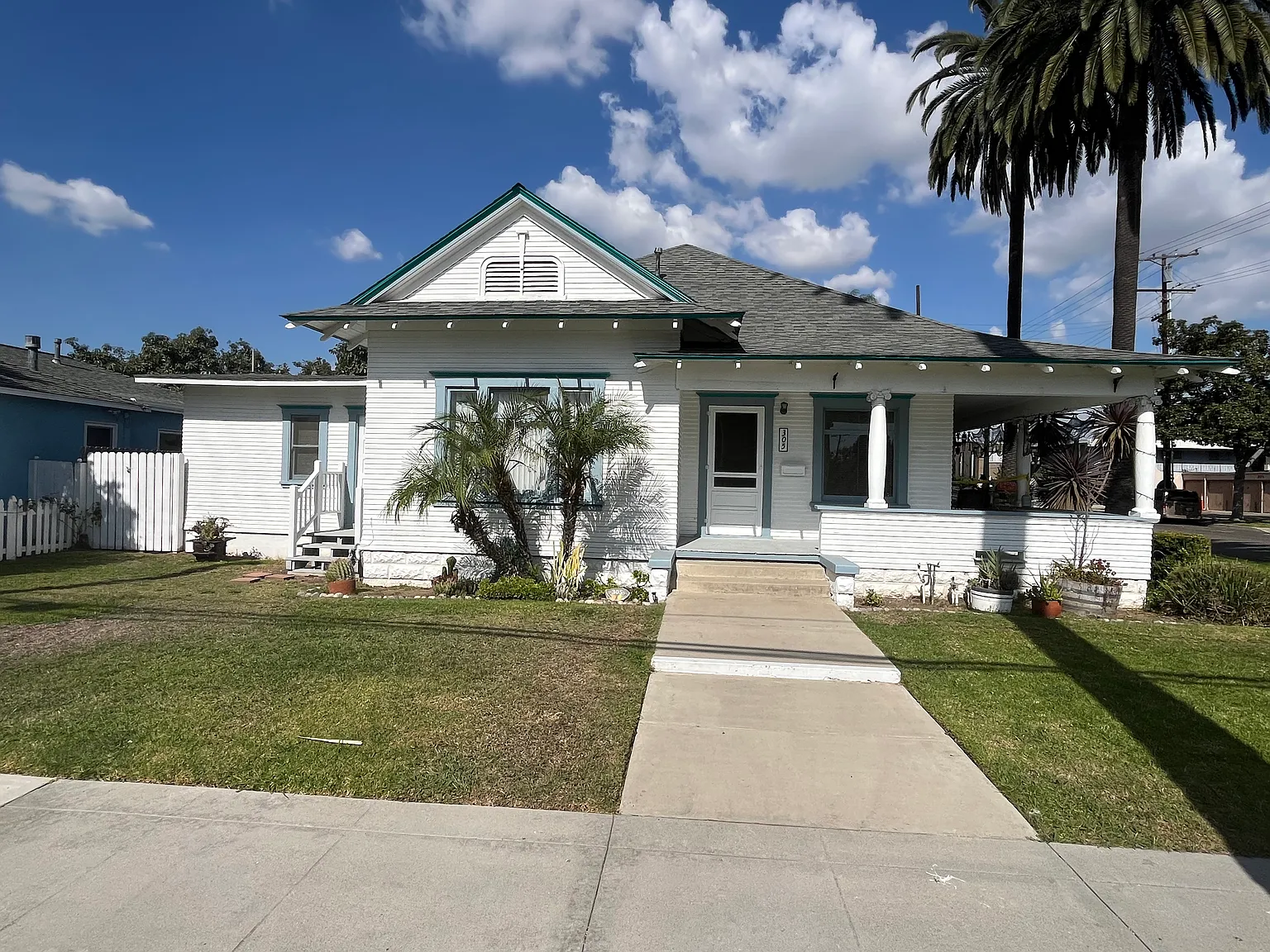 305 W Palmyra Ave — Photo 1