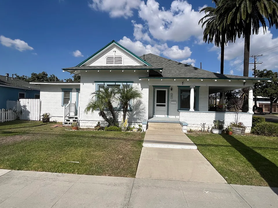 305 W Palmyra Ave