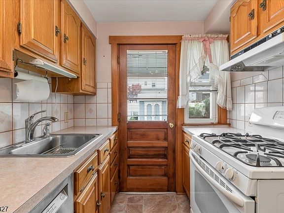 5th image of 23 Myrtle St