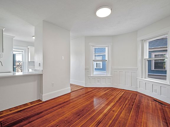 3rd image of 305-307 Medford St #2
