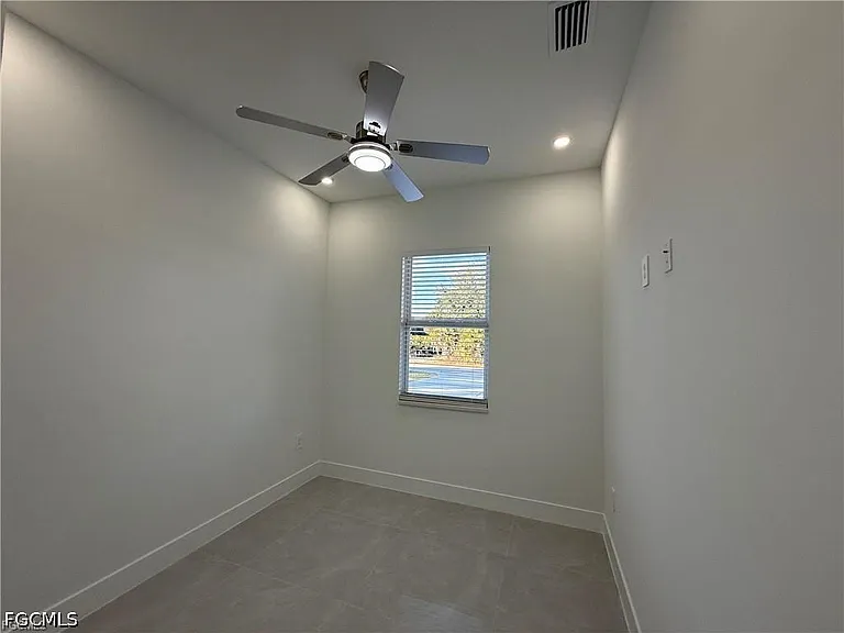 207 W 15th St — Photo 22