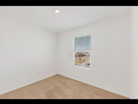 4th image of 156 Boxberry Way