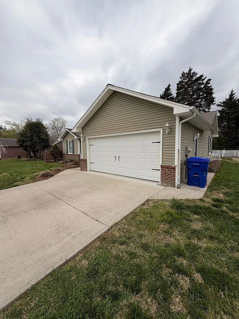 Building Photo - 711 Marlin Ln