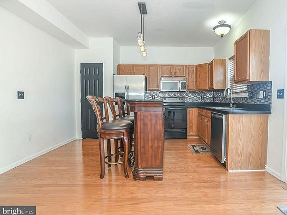 5th image of 18 Alexis Dr