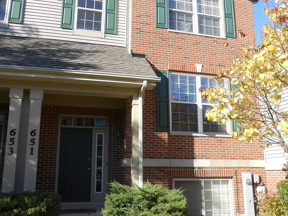 1st image of 651 N Hidden Prairie Ct