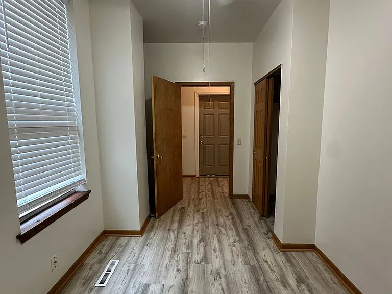302 E Hadley — Photo 8