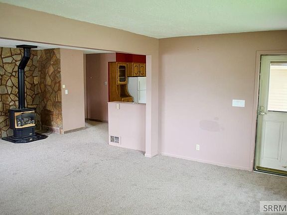 4th image of 1075 Austin Ave