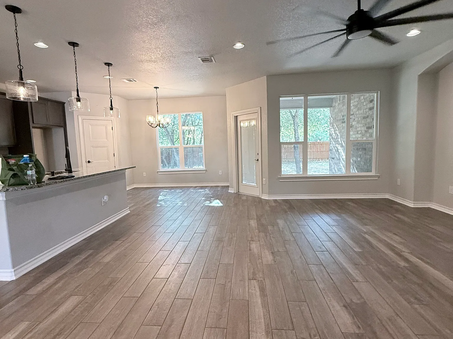 4 bed, 2800 sqft, $2,750 — Photo 4