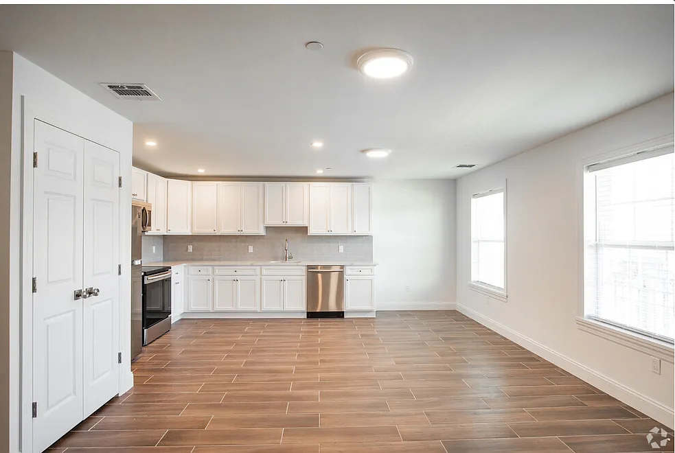 1 bed, 1075 sqft, $2,975 — Photo 3