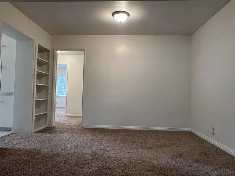 500 N Los Robles Ave — Photo 4