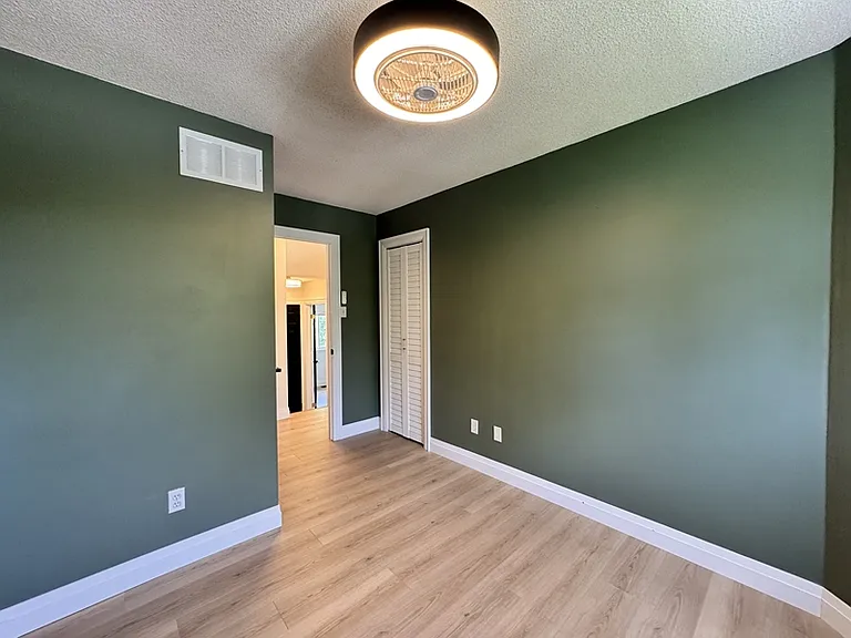 212 Churchland Dr — Photo 21