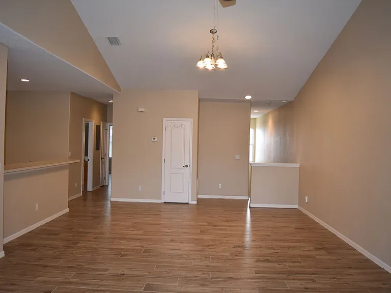 1040 Venetian Dr #203 — Photo 4