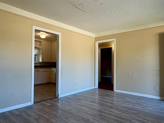 5th image of 1027 Finfrock St