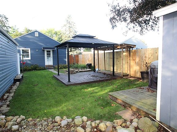 3rd image of 2476 Albrecht Ave