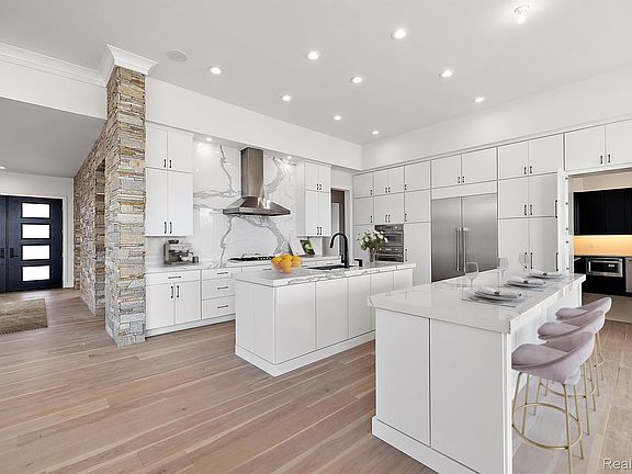 2nd image of 70910 Renata Ct
