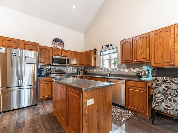 Beautiful Oak Cabinetry & New Quartz Countertops