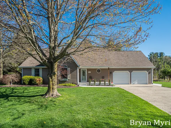 16743 Ashley Ln, Holland, MI 49424