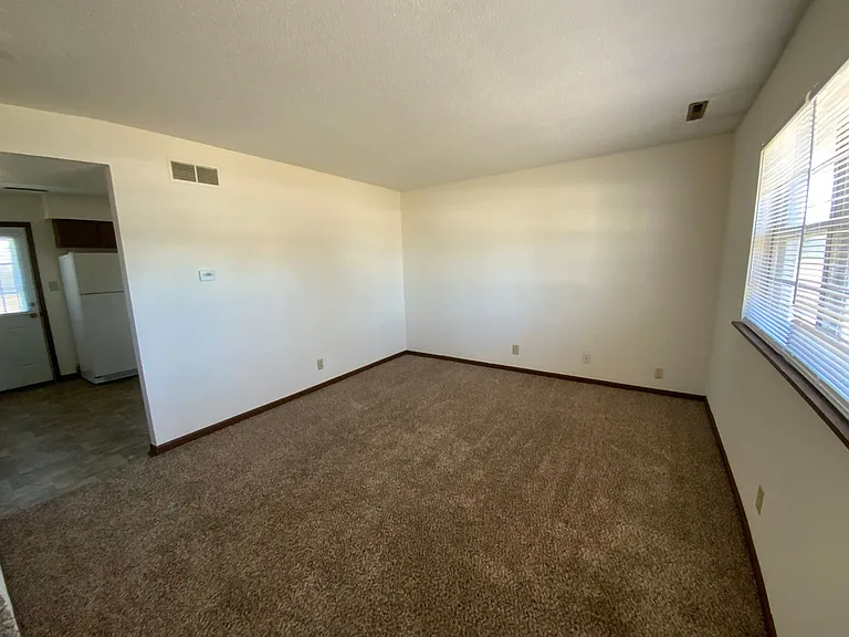 560 N East Park Ln — Photo 36