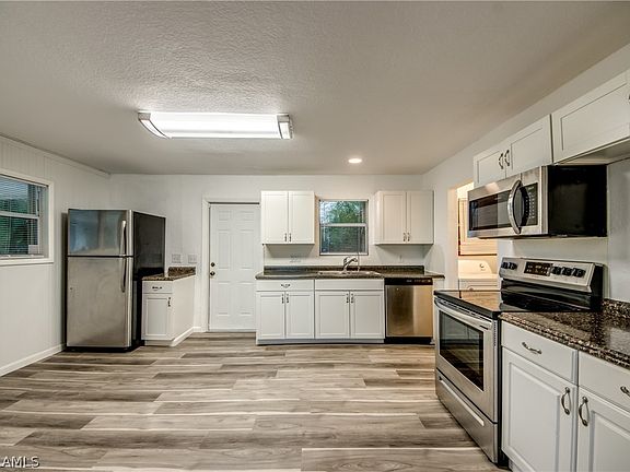 4th image of 3819 21st St SW