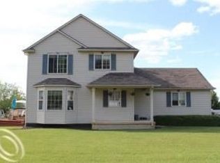 8937 Sunflower Dr, Whitmore Lake, MI 48189