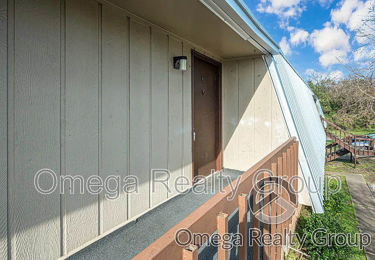 Camelot Apartments — Photo 18
