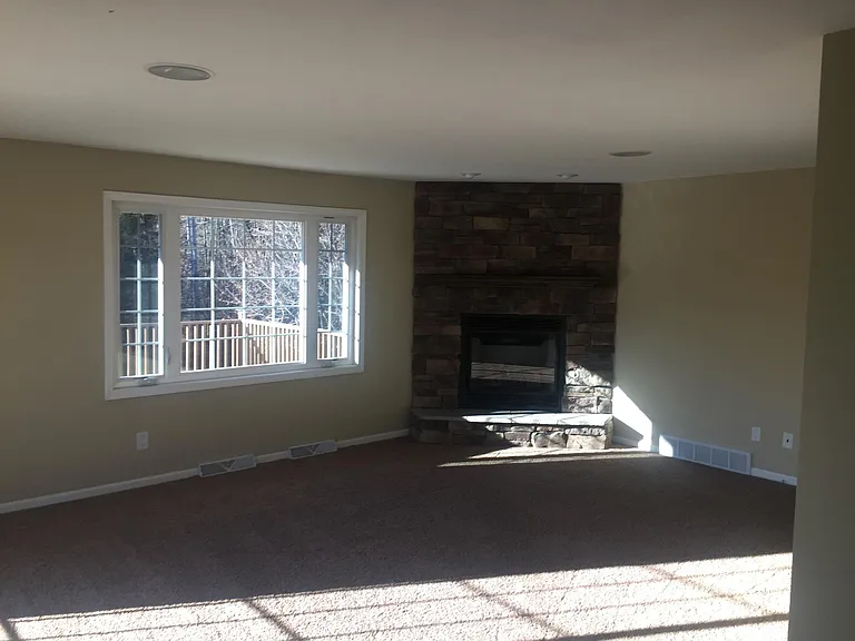 912 Hawthorne Dr — Photo 6