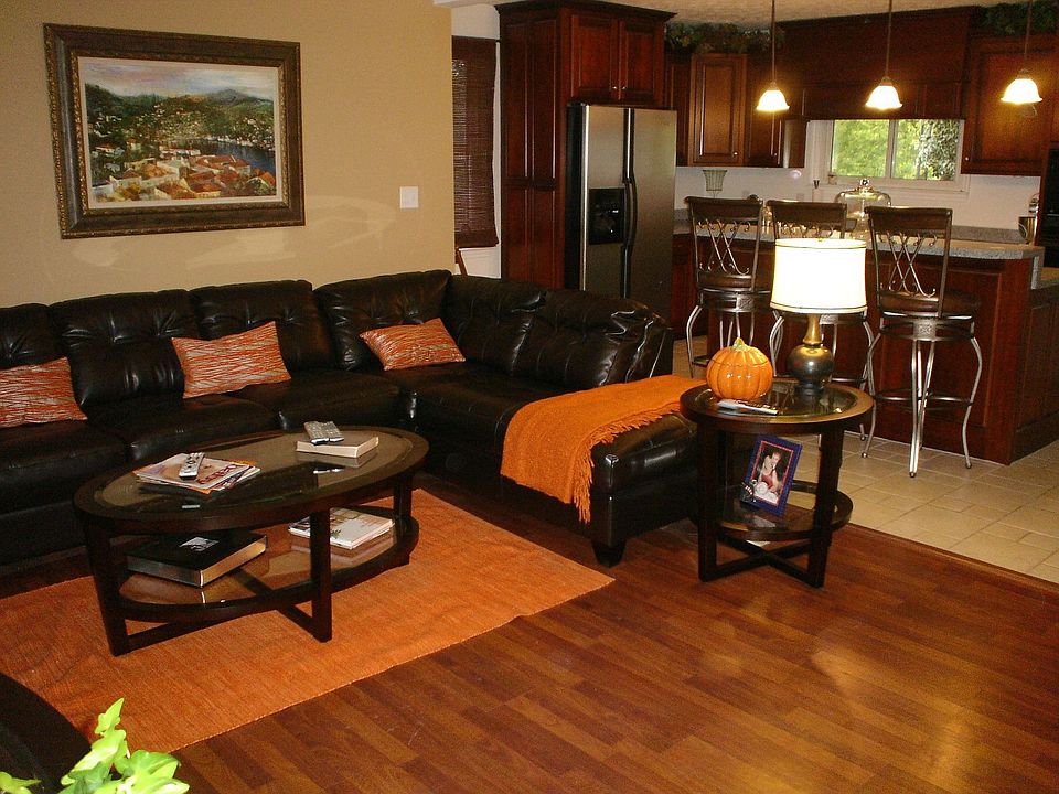 Very open Fmily room/kitchen/dining room