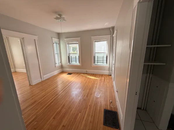110 West St APT 1, Worcester, MA 01609