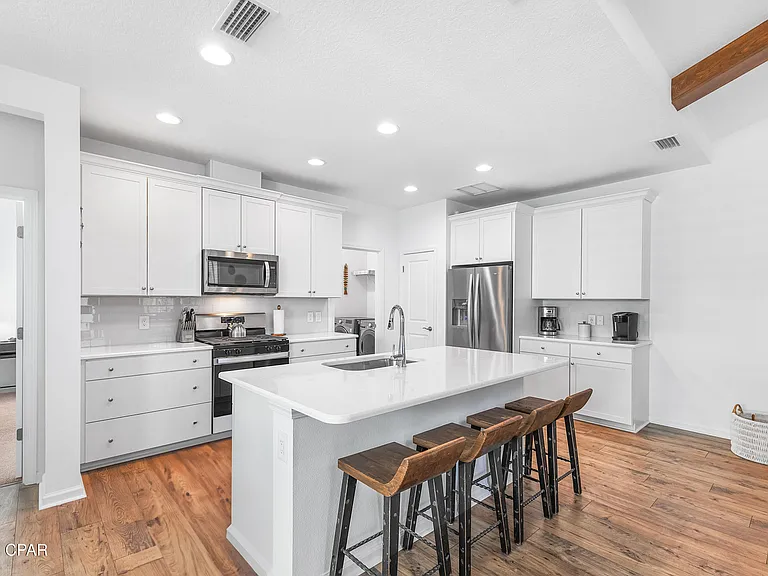 8678 Weekend Dr — Photo 2