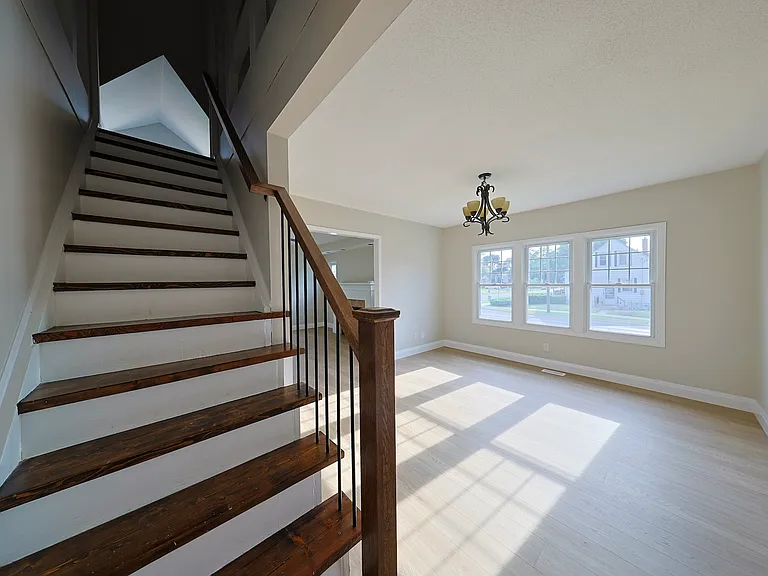 452 Nelson St — Photo 11
