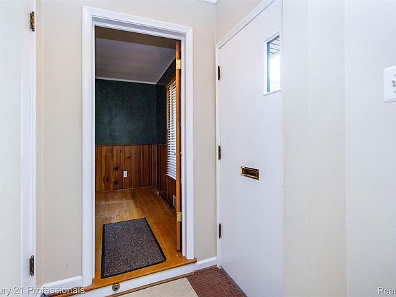 5th image of 4133 Amherst Rd