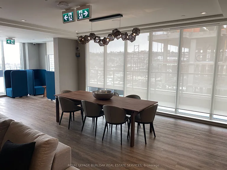 212 King William St E #423 — Photo 25